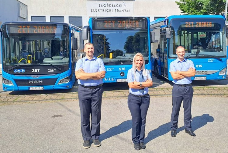 Članovi Udruge vozača ZET — vozači i serviseri u depou